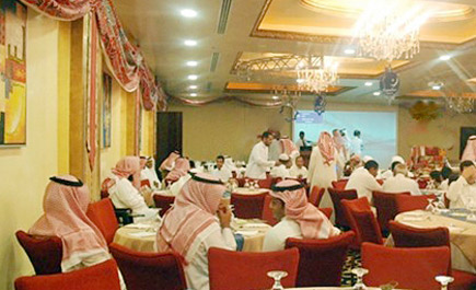 د. جيهان الظاهر: يكره لأهل العلم والفضل الإسراع إلى الولائم غير الشرعية 