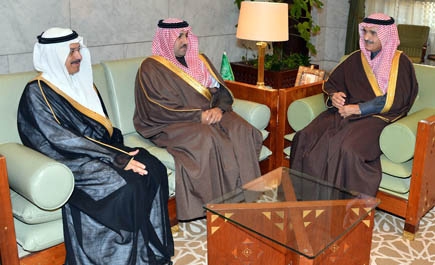 أمير منطقة الرياض يستقبل وزير الاقتصاد والتخطيط 