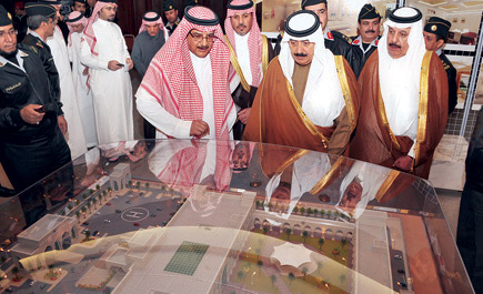 اطلع على مشروع مبنى كلية القيادة والأركان.. الأمير متعب بن عبدالله لـ(الجزيرة): 