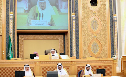 يناقش فرض غرامة مالية عند فقدان تصريح دخول المنشآت العسكرية 