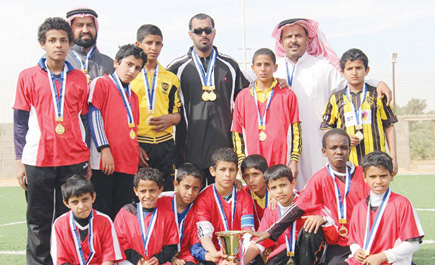 ابتدائية ضيده الأسياح تحقق بطولة المدارس لكرة القدم 