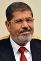 مظاهرات تطالب مرسي بتسليم السلطة لرئيس المحكمة الدستورية أو الجيش 