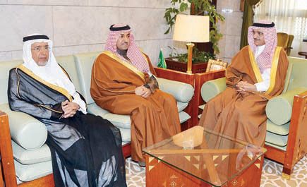 سمو أمير منطقة الرياض يستقبل وزير المياه والكهرباء 