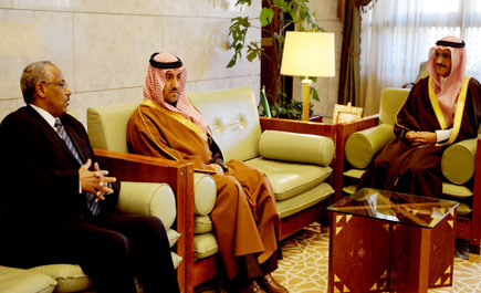 الأمير خالد بن بندر يستقبل سفير إريتريا والمشرف على مدينة الملك سعود الطبية 