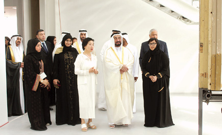 افتتحه الشيخ سلطان القاسمي بمشاركة مائة فنان عالمي 