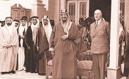 مكتبة الملك عبدالعزيز تقيم معرضاً لصور زيارة الأميرة «اليس» للمملكة بالرياض 