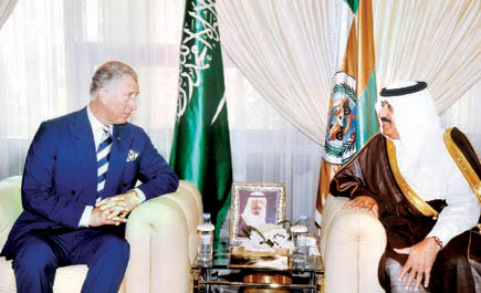 الأمير متعب بن عبد الله يستقبل ولي عهد بريطانيا الأمير تشارلز 