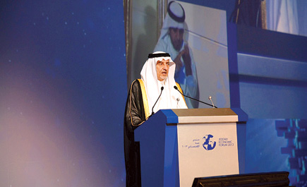 خالد الفيصل أمام منتدى جدة: نعيش عصراً تنموياً ذهبياً 