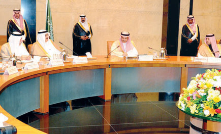 أمير الرياض ترأس اجتماع لجنة الإشراف على مشروع النقل العام الخامس 