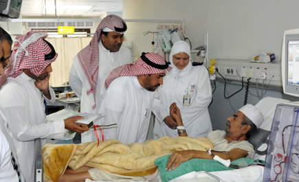 مستشفى الملك سعود بعنيزة يحتفي باليوم العالمي للكلى 