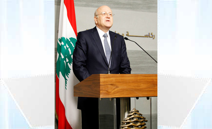 رئيس الحكومة اللبناني يعلن استقالته داعيا لحكومة إنقاذ 