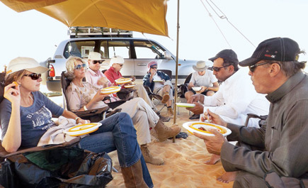 (الجزيرة) تختتم حلقات رحلة السفراء للربع الخالي بالحزن والبكاء في يوم الوداع 