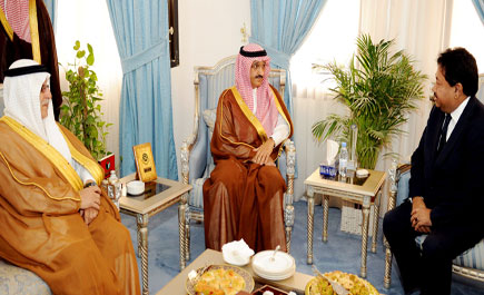 أمير منطقة الرياض يزور سفارة بنجلاديش 