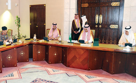أمير منطقة الرياض يرأس اجتماع اللجنة العليا للسلامة المرورية 