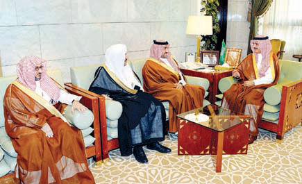 أمير منطقة الرياض يستقبل وزير العدل وأعضاء المجلس الأعلى للقضاء 