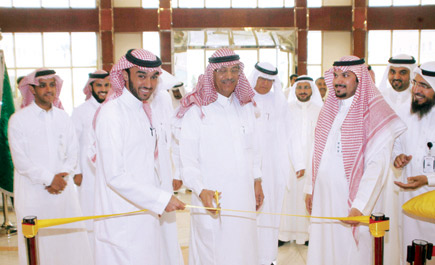 الأمير عبد العزيز الفيصل يُدشِّن حملة: «طريقنا آمن» 