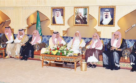 النائب الثاني يستقبل مفتي عام المملكة وأعضاء هيئة كبار العلماء وعدداً من الوزراء 