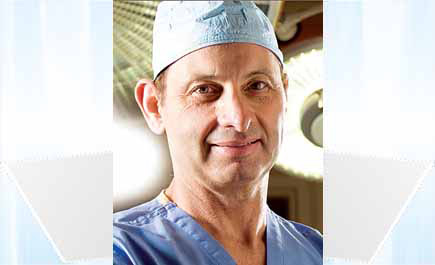 الجراح الأمريكي د. ريجان يستقبل مرضى العمود الفقري بمستشفى د. سليمان الحبيب بالتخصصي 