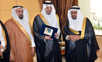 أمير منطقة عسير يطلع على خطة «السعودية» لموسم الصيف 