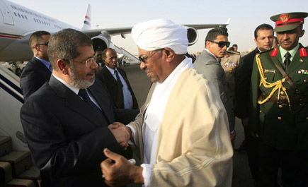 الرئيس مرسي في السودان: التحديات التي نواجهها معاً كبيرة 