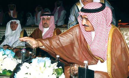 أمير الرياض دشن مشروعات تدعيم مياه المنطقة 