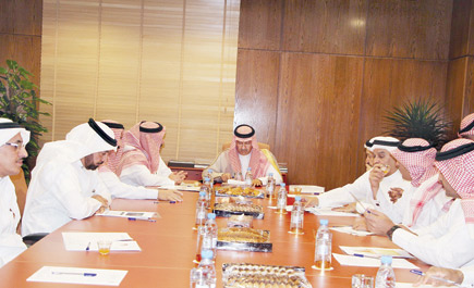 الأمير عبدالعزيز بن عبدالله يناقش سبل تطوير خدمات مكتبة الملك عبدالعزيز لنشر الثقافة والمعرفة 