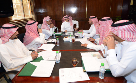 أمين الجوف يجتمع برؤساء البلديات ويشدد على ضرورة إنجاز المعاملات