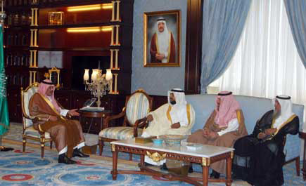 أمير منطقة الباحة يستقبل رئيس وأعضاء جمعية تعاطف الخيرية 