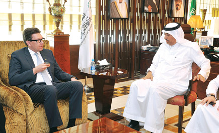 د.أحمد السيف يستقبل فريقاً طبياً عالمياً متخصصاً 