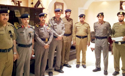 مدير الدفاع المدني يوجه بتكريم ضباط وأفراد في مدني بريدة 