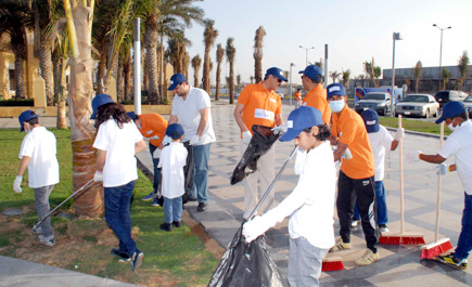السعودية للكهرباء تُنفذ حملة «بيئة أجمل» لتنظيف كورنيش جدة 