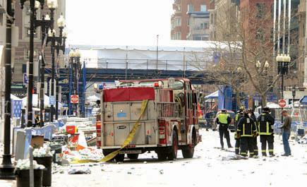 انفجاران يضربان ماراثون بوسطن والشرطة تتهم سعودياً 