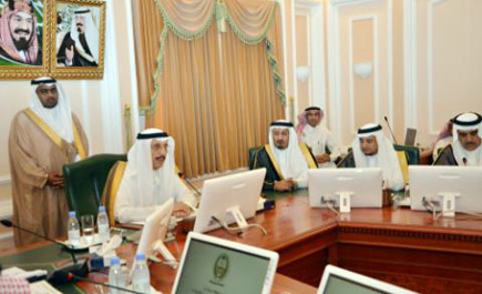 أمير منطقة جازان يجتمع بالمحافظين ورؤساء بلديات المنطقة
