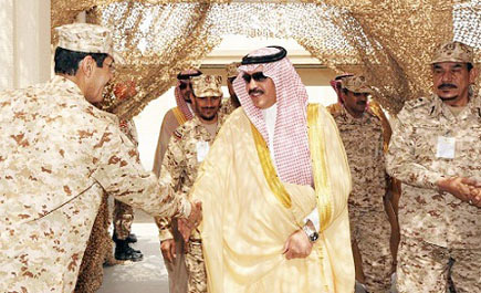 الأمير مشعل بن بدر يتفقد مركز القيادات الأمني بالقطاع الشرقي 