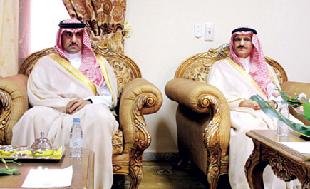 محافظ حوطة بني تميم والمسئولون ورجال الأعمال يُعربون عن سعادتهم بزيارة أمير منطقة الرياض ونائبه 