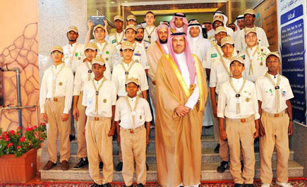 الأمير فيصل بن سلمان يزور مدارس المدينة المنورة 