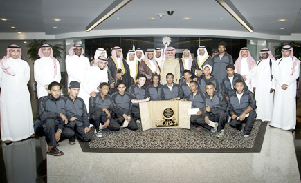 (160) ألف ريال من الأمير الوليد بن طلال لنادي التوباد الرياضي 