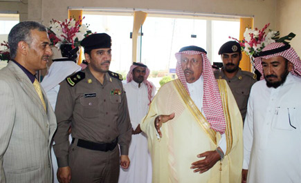 محافظ عيون الجواء يفتتح مجمع عيادات عيون الشاكر الطبية