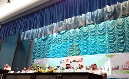 «بلدي الرس» يناقش الاستثمارات المتوقفة التي تشكل بؤراً خطرة أمنيا وصحياً 