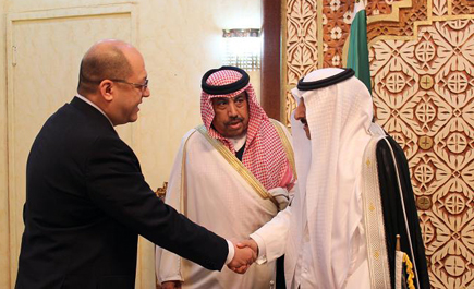 أمير منطقة الحدود الشمالية يلتقي السفير الفلبيني 