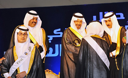 الأمير سعود بن عبدالمحسن يرعى تخريج (2146) من طلاب وطالبات جامعة حائل 