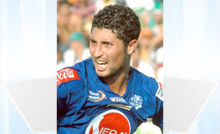 نجم الشعلة وهدافه المتألق المغربي حسن الطير لـ(خارج الميدان):