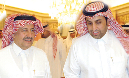 الأمير سلطان بن محمد احتفى باللجان العاملة في المهرجان الختامي لدورة كأس عز الخيل الـ(18) 