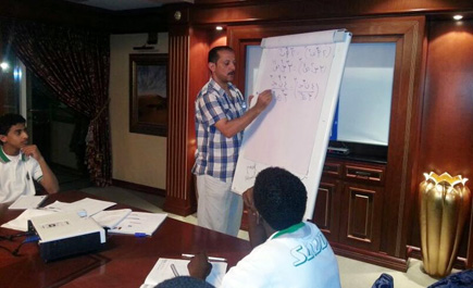 إدارة منتخب الناشئين توفر معلمين لمتابعة الطلاب تعليمياً