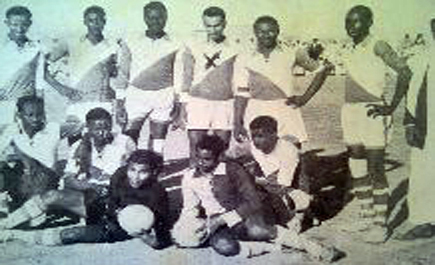 «عبد الرحمن بن سعيد» في قاعة الأهلي