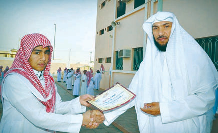 ثانوية القدس تنفذ عددا 