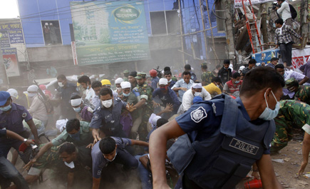 انتشال (290) قتيلاً وعشرات الناجين في انهيار مبنى ببنغلادش 