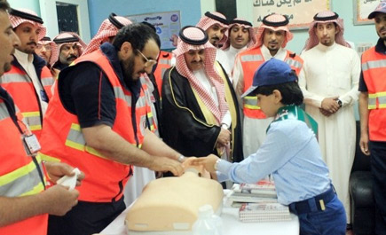 محافظ طبرجل يتفقد مركز الهلال الأحمر 