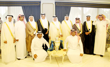 قدم دعماً مالياً لخزانة النادي 