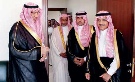أمير منطقة الرياض ونائبه يتفقدان هيئة التحقيق والادعاء العام 